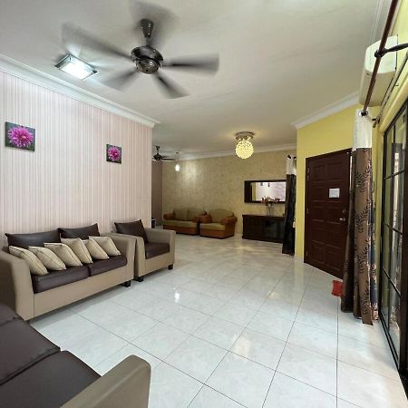 Rini Utama Homestay Skudai Ngoại thất bức ảnh