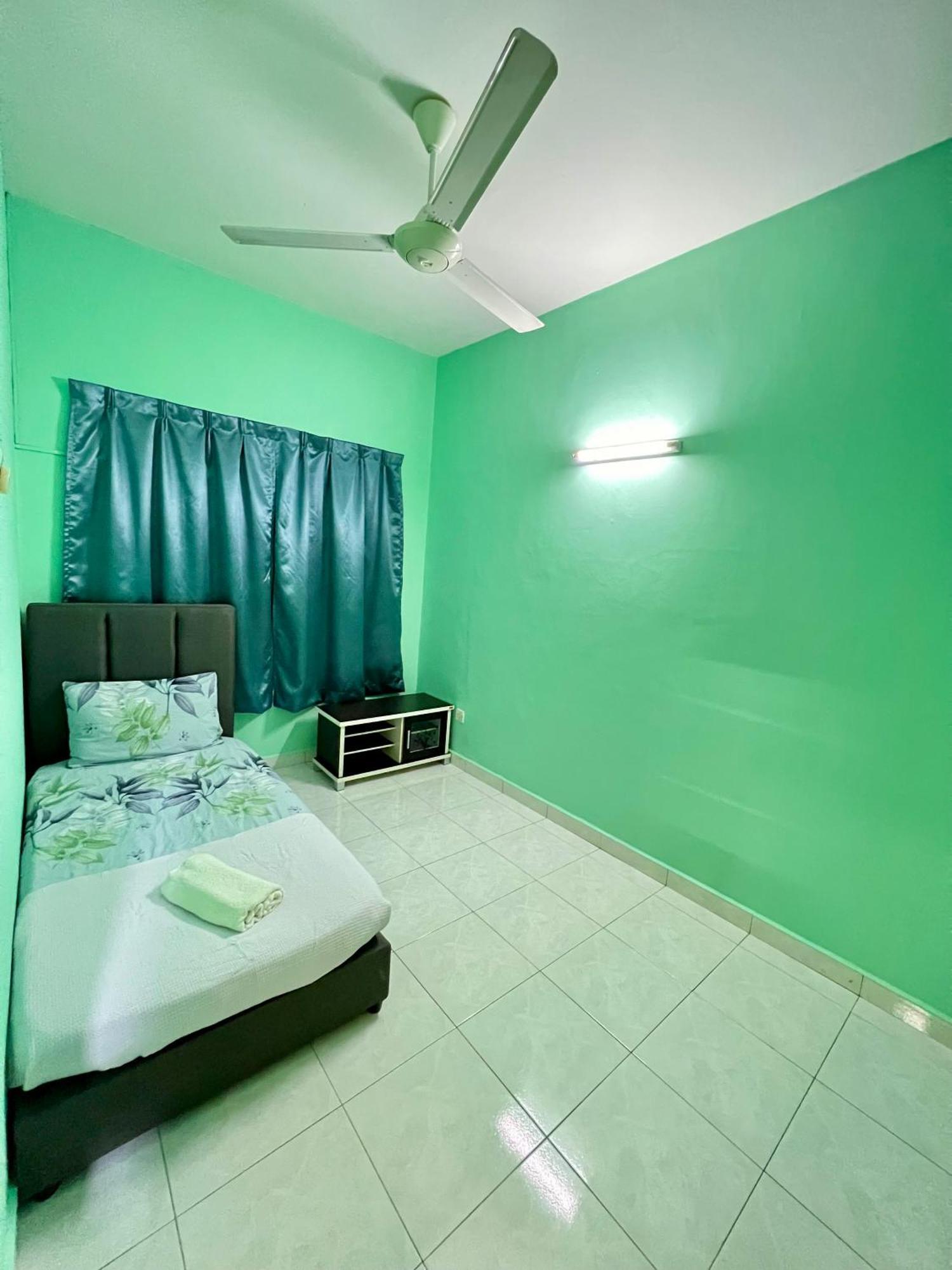 Rini Utama Homestay Skudai Ngoại thất bức ảnh